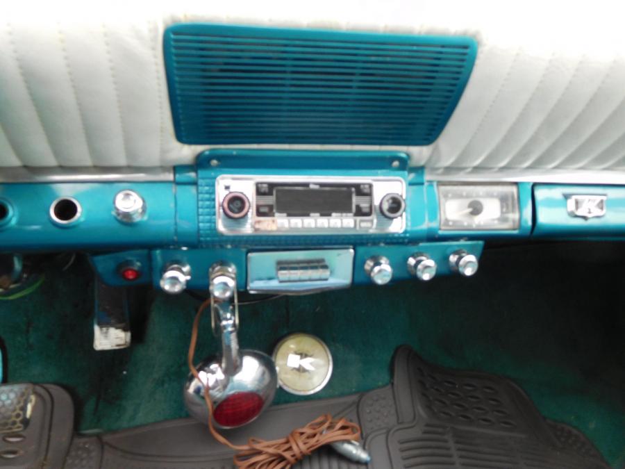 Детали интерьера Kaiser Special 4-Door Sedan 1954 года  (фото 25 из 47)
